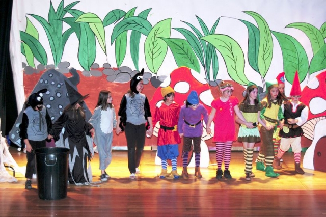 Funcion teatral con disfraces